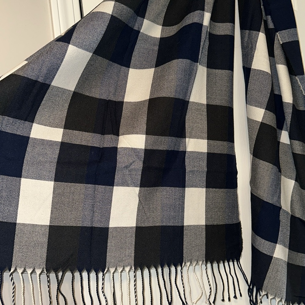 Plaid fringe scarf
